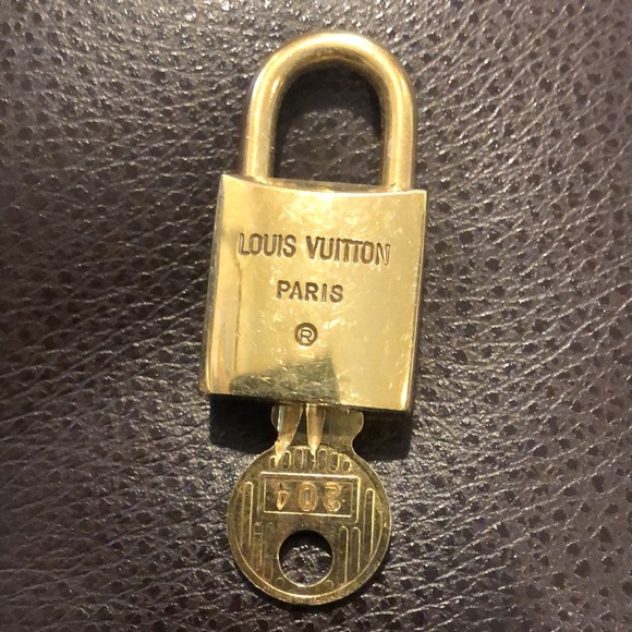 Vintage LV Louis Vuitton Padlock Lock & Key 204 - Picture 3 of 12